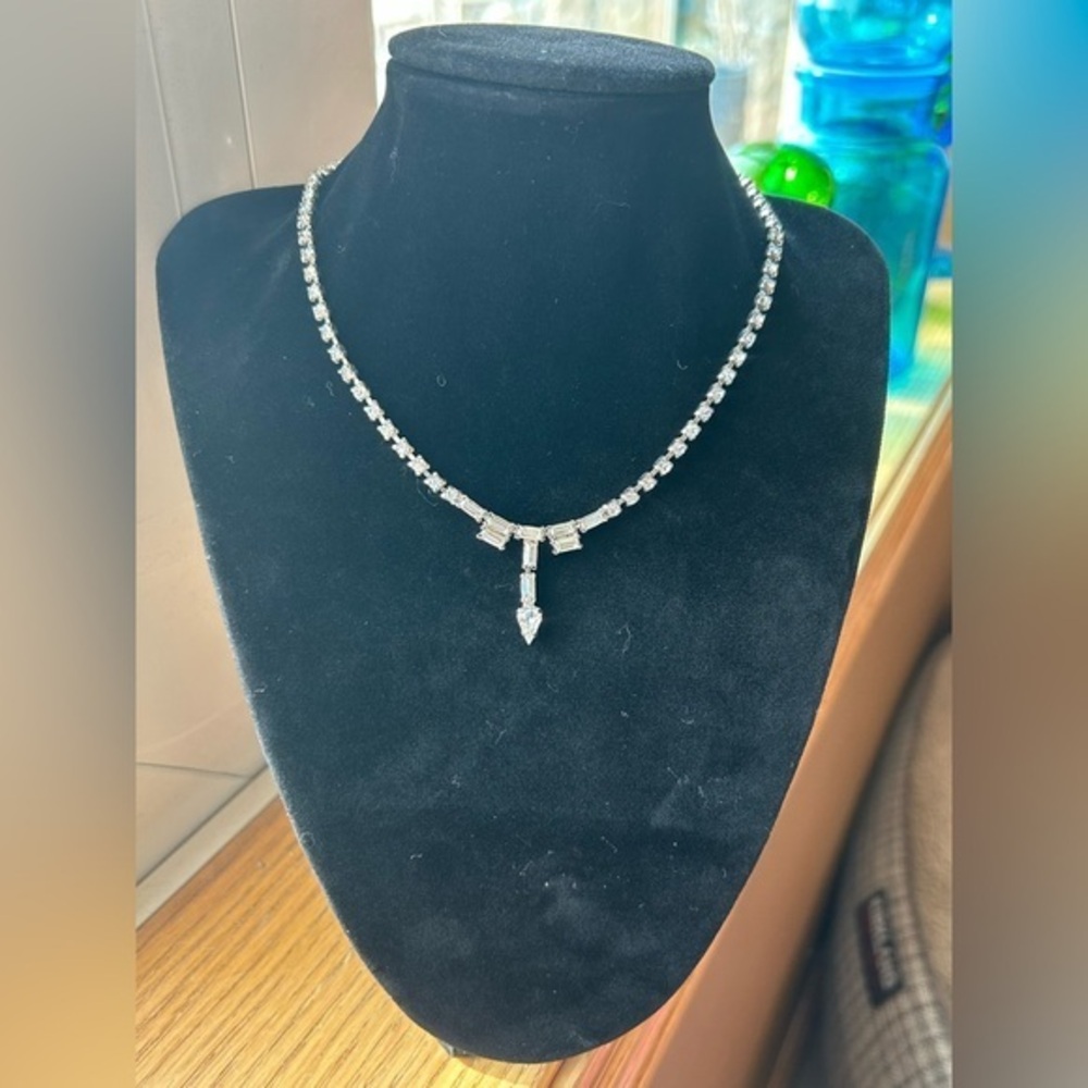 Vintage 1950’s Art Deco Crystal Clear Rhinestone Silver Toned Sparkly Choker.